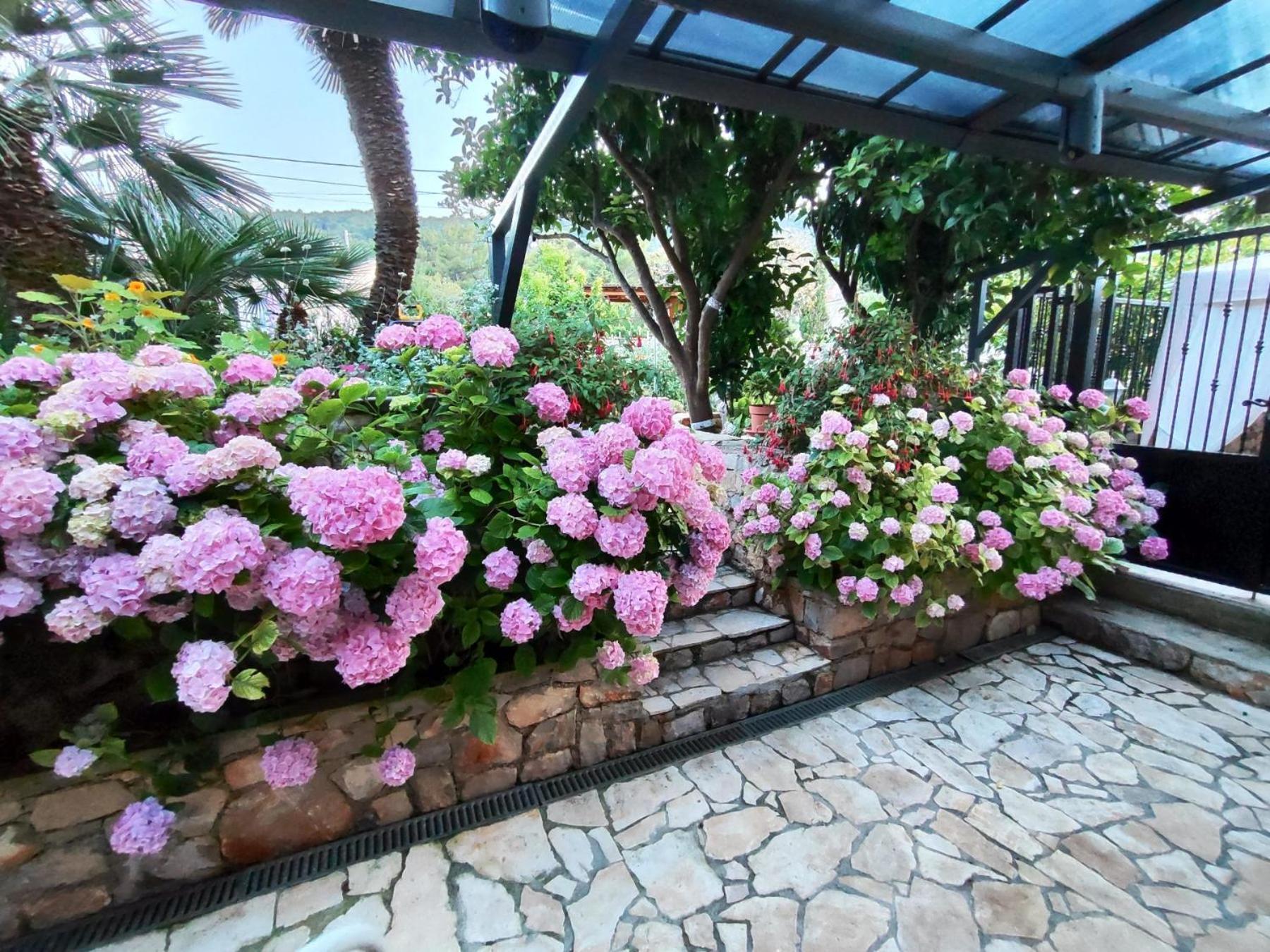 Vacation House Orange Veli Lošinj Eksteriør bilde